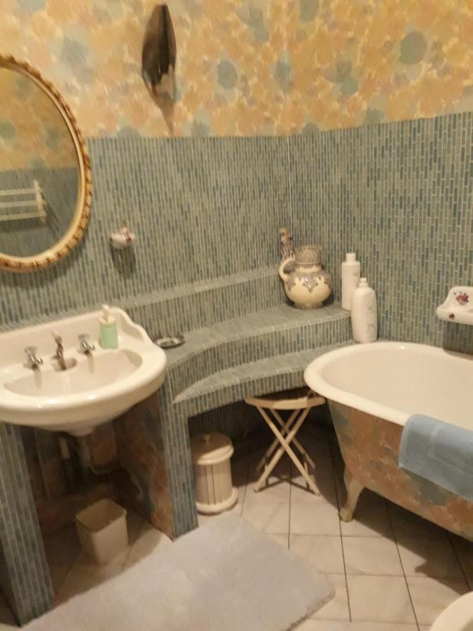 Chez Virginie - Chambre Du Bourg 루르드 외부 사진